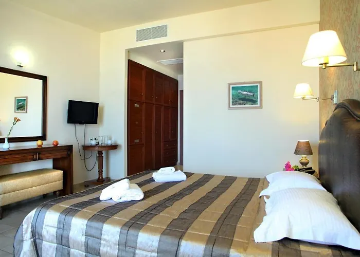 Hotell Tesoro 3*