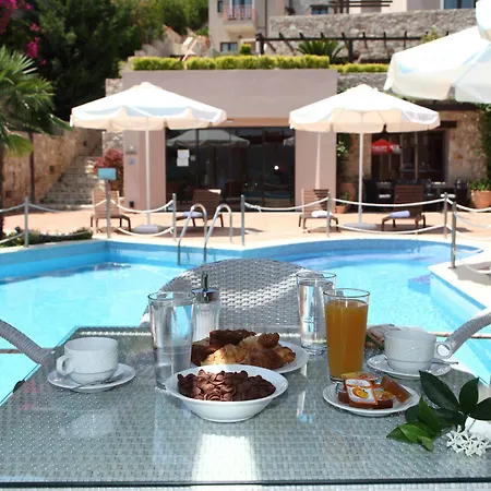 Tesoro Hotel 3*
